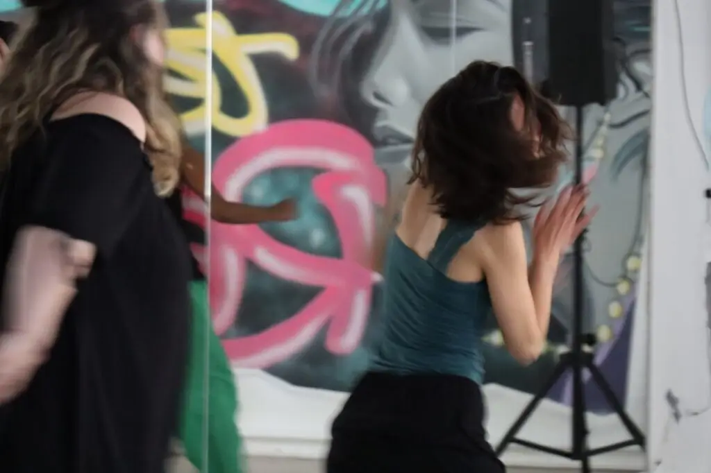 Danseuse pratiquant la danse thérapie