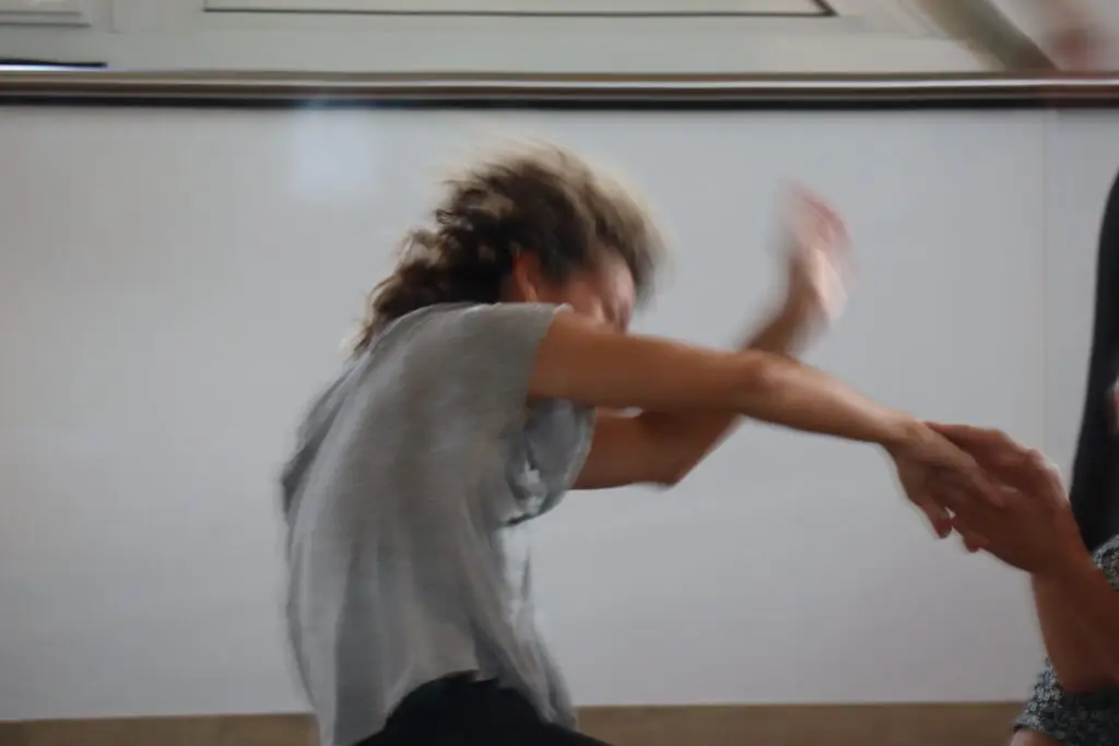 Danseuse pratiquant la danse thérapie